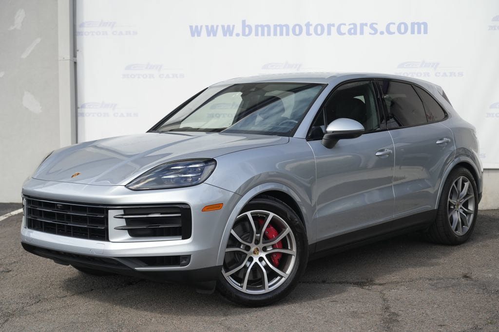 Used 2024 Porsche Cayenne S w/ Sport Chrono Package AWD/4WD image 2