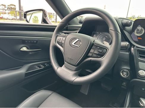 Certified 2025 Lexus ES 300h w/ Premium Package image 24