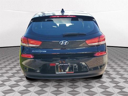 Used 2018 Hyundai Elantra GT image 5