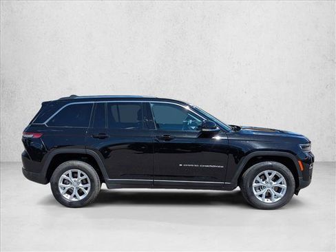 Used 2023 Jeep Grand Cherokee Limited AWD/4WD image 4