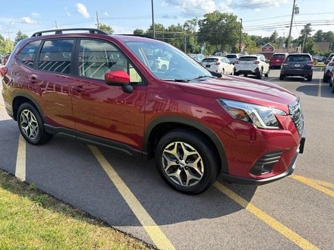 Used 2023 Subaru Forester Premium AWD/4WD image 3