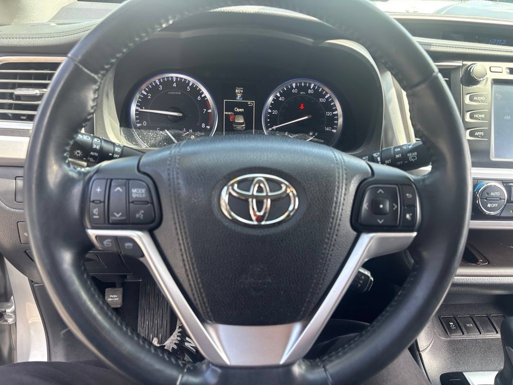Used 2015 Toyota Highlander XLE FWD image 24