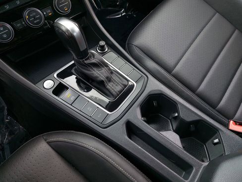 Used 2021 Volkswagen Jetta SE image 24