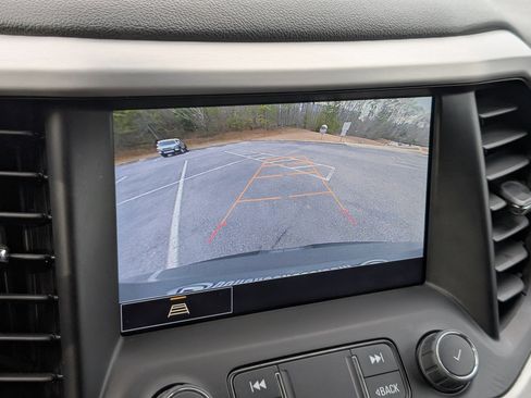 Used 2023 GMC Acadia SLT image 29