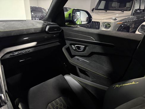 Used 2024 Lamborghini Urus Performante AWD/4WD image 62