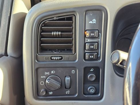 Used 2005 GMC Sierra 2500 SLT w/ Heavy-Duty Power Package image 34