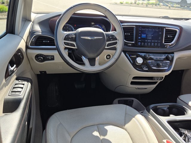 Used 2017 Chrysler Pacifica Limited FWD image 18