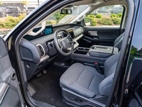 Used 2025 Ford Expedition Max Active RWD image 18