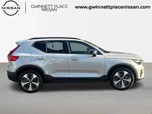 Used 2024 Volvo XC40 B5 Core image 4