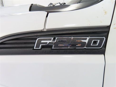 Used 2016 Ford F250 XL w/ Power Equipment Group AWD/4WD image 6