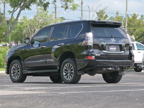 Used 2017 Lexus GX 460 Luxury AWD/4WD image 3