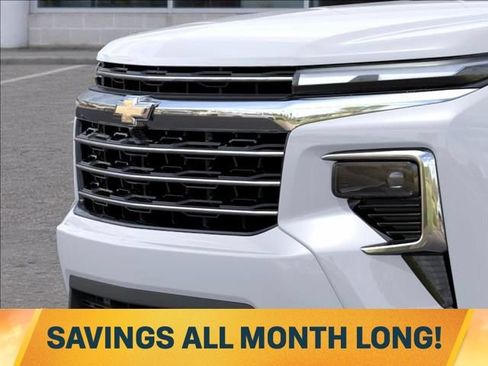 New 2026 Chevrolet Traverse LT w/ Sun and Wheel Package AWD/4WD image 13