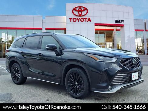 Certified 2025 Toyota Highlander XSE AWD/4WD image 1