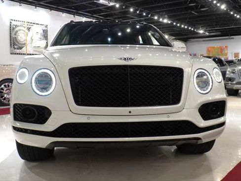 Used 2018 Bentley Bentayga AWD/4WD image 2