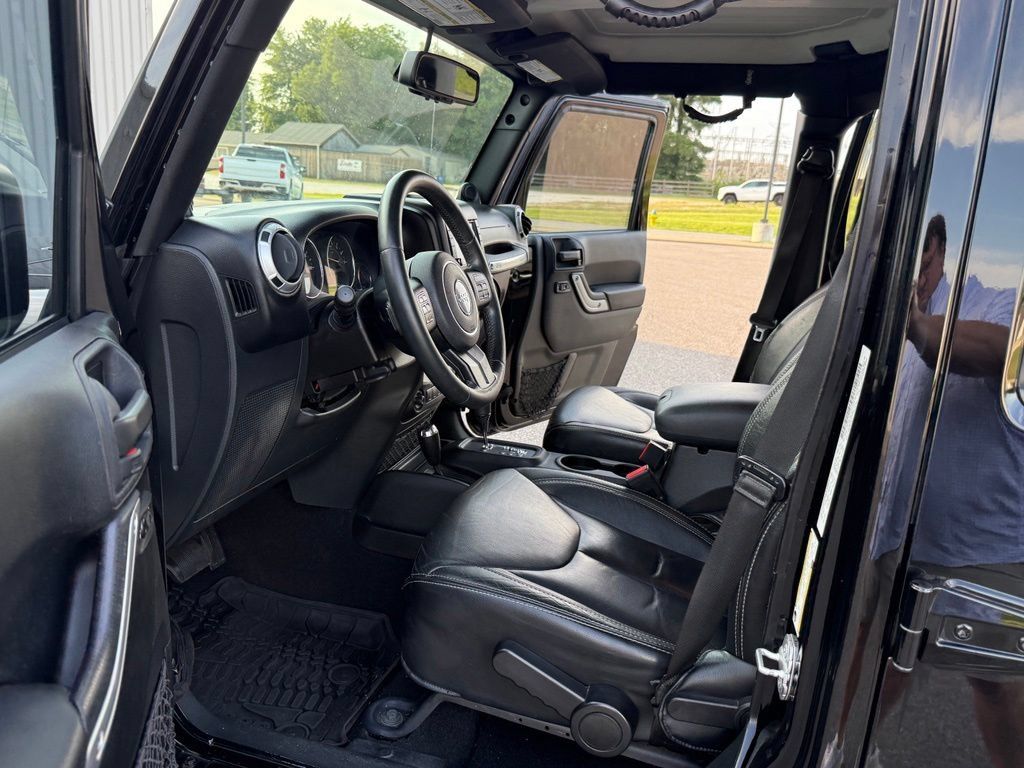 Used 2014 Jeep Wrangler Unlimited Sahara w/ Max Tow Package AWD/4WD image 16