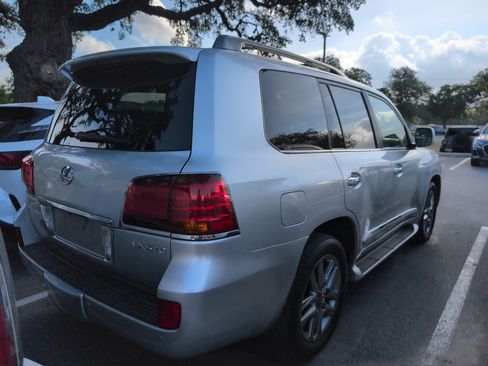 Used 2011 Lexus LX 570 4WD w/ Luxury Pkg image 3