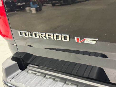 Used 2018 Chevrolet Colorado Z71 AWD/4WD image 33