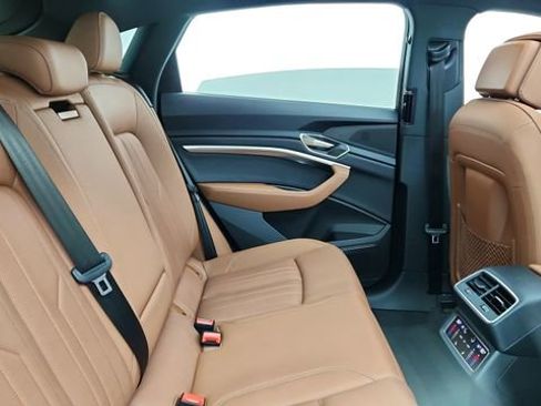 Used 2024 Audi Q8 e-tron Premium Plus w/ Premium Plus Package image 24