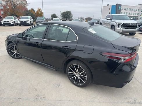 Used 2024 Toyota Camry SE image 5