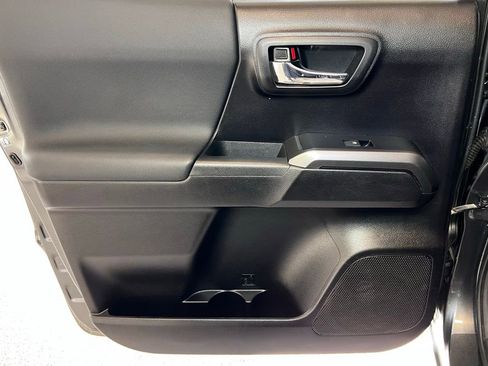 Used 2020 Toyota Tacoma TRD Off-Road image 44