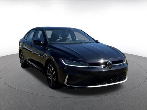 Used 2025 Volkswagen Jetta SE image 4