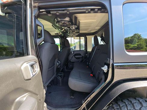 Used 2022 Jeep Wrangler Unlimited Sport AWD/4WD image 6