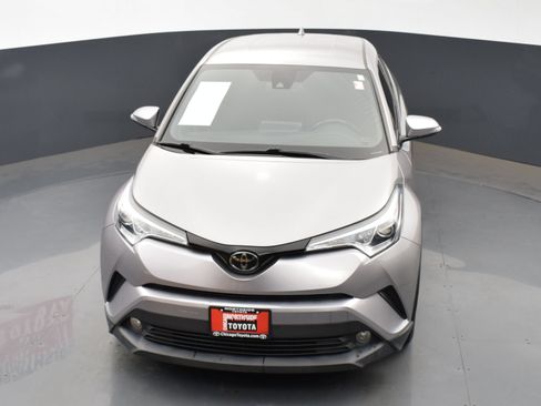Used 2018 Toyota C-HR XLE FWD image 24
