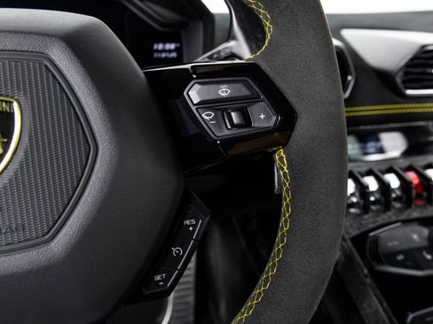 Used 2018 Lamborghini Huracan Performante image 21