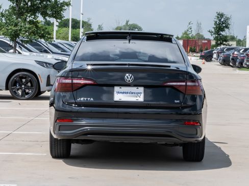 Used 2023 Volkswagen Jetta SE image 8