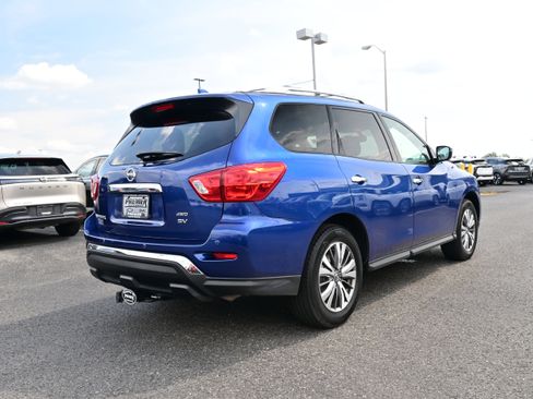Used 2020 Nissan Pathfinder SV image 8