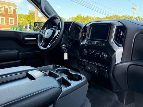 Used 2020 Chevrolet Silverado 1500 Custom w/ Custom Value Package AWD/4WD image 7