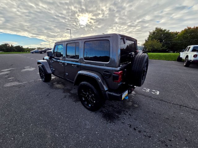 Used 2022 Jeep Wrangler Unlimited Sahara w/ Cold Weather Group AWD/4WD image 13