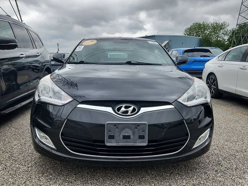 Used 2017 Hyundai Veloster Value Edition FWD image 2