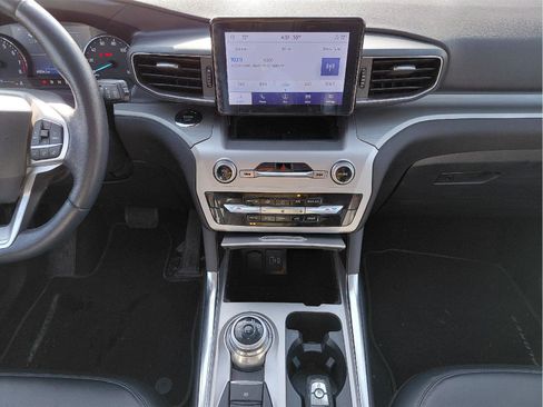 Used 2022 Ford Explorer XLT w/ Equipment Group 202A image 41