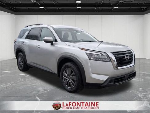 Used 2025 Nissan Pathfinder SV FWD image 2