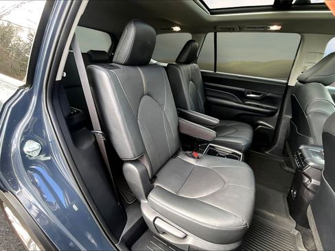 Used 2024 Toyota Grand Highlander XLE image 16