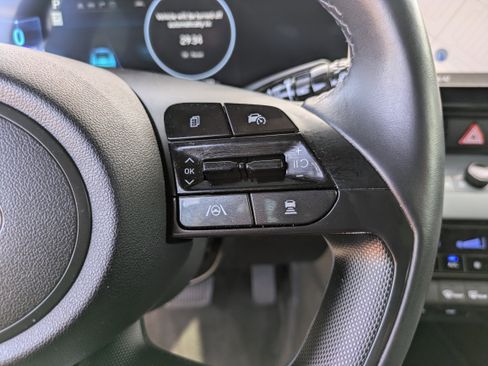 Certified 2024 Hyundai Elantra Limited image 27