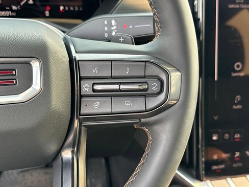 Used 2025 GMC Acadia AT4 AWD/4WD image 17