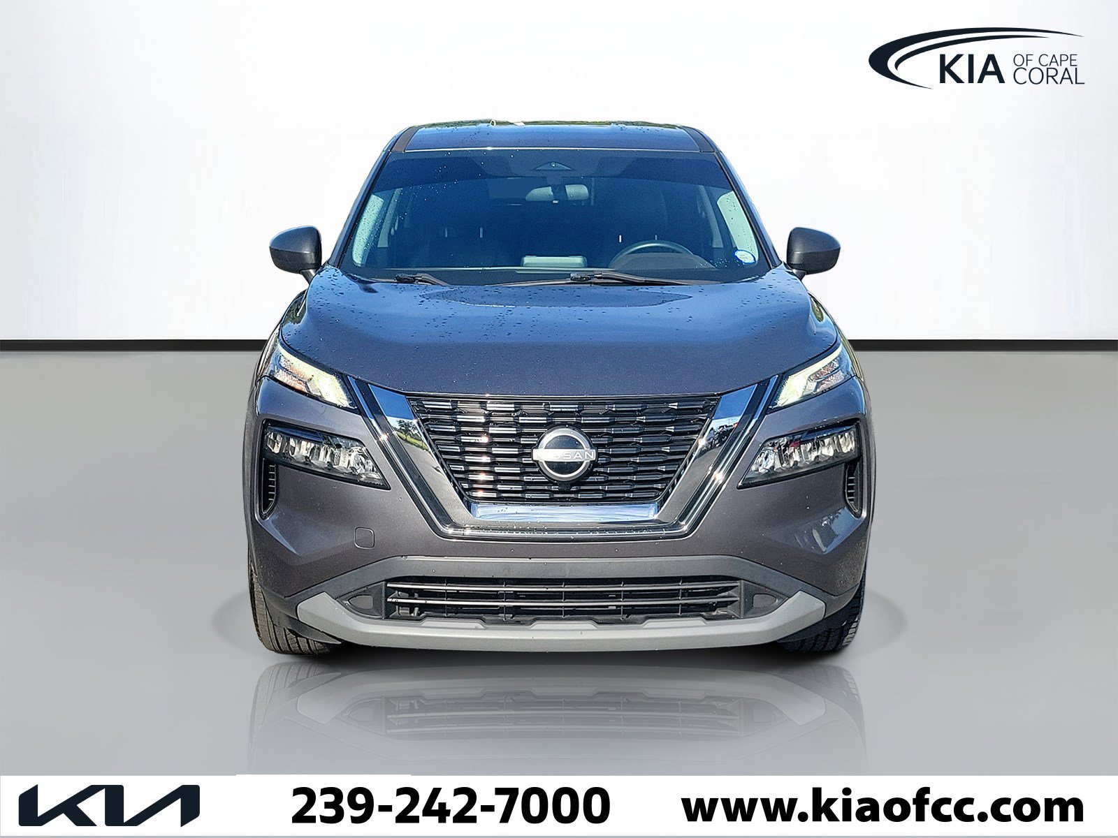 Used 2022 Nissan Rogue S FWD image 2