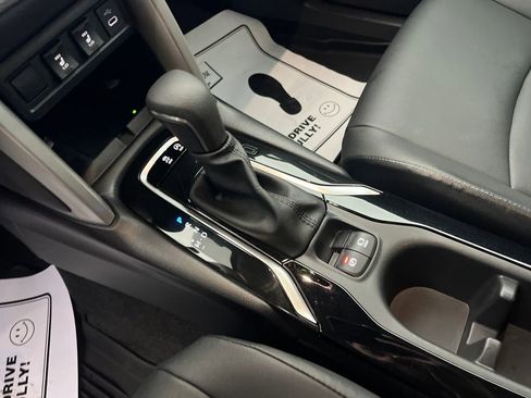 Certified 2025 Toyota Corolla Cross XLE image 25