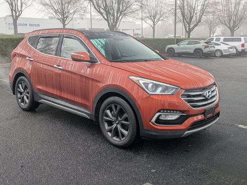 Used 2018 Hyundai Santa Fe Sport image 2