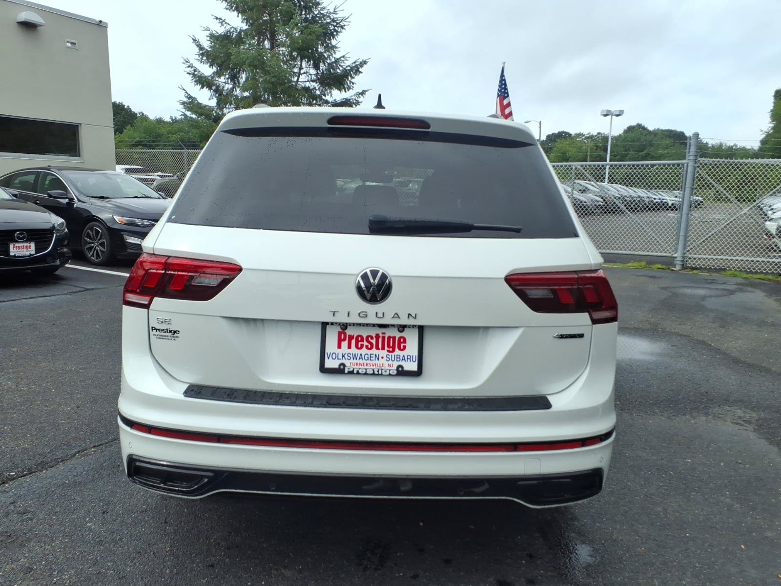 Certified 2023 Volkswagen Tiguan SE R-Line AWD/4WD image 3