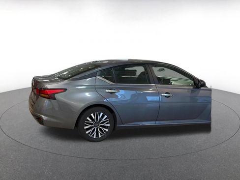 Used 2025 Nissan Altima 2.5 SV image 14