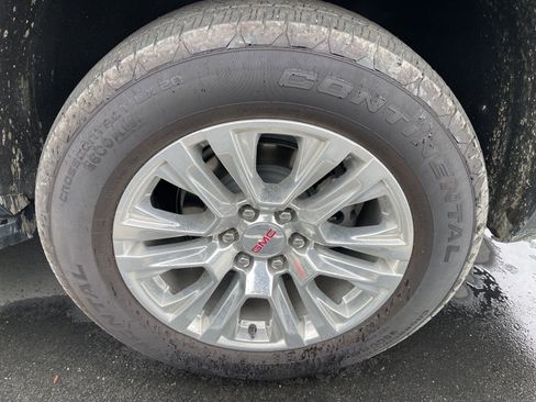 Used 2025 GMC Yukon Denali image 3