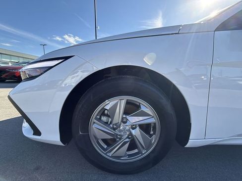 Used 2025 Hyundai Elantra SE FWD image 10
