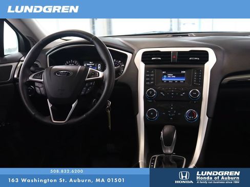 Used 2014 Ford Fusion SE w/ Equipment Group 201A FWD image 4