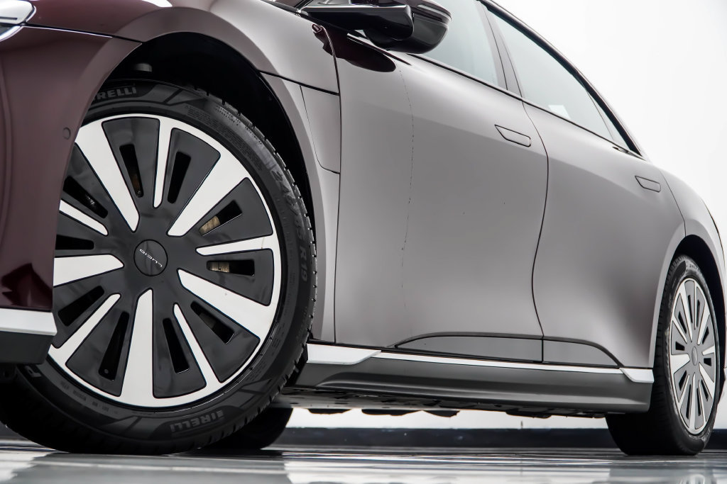 Used 2024 Lucid Air Pure RWD image 4