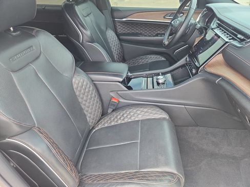 Used 2022 Jeep Grand Cherokee L Summit w/ Advanced Protech Group IV AWD/4WD image 10