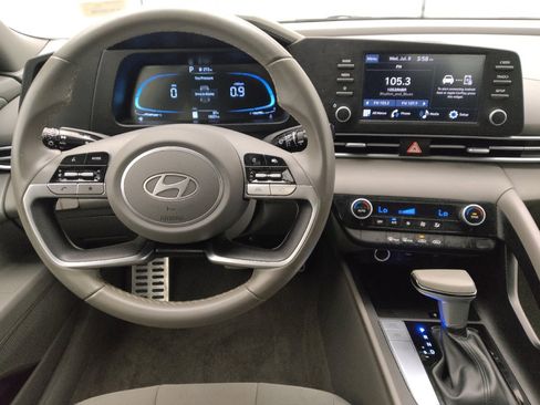 Used 2025 Hyundai Elantra Sport FWD image 22