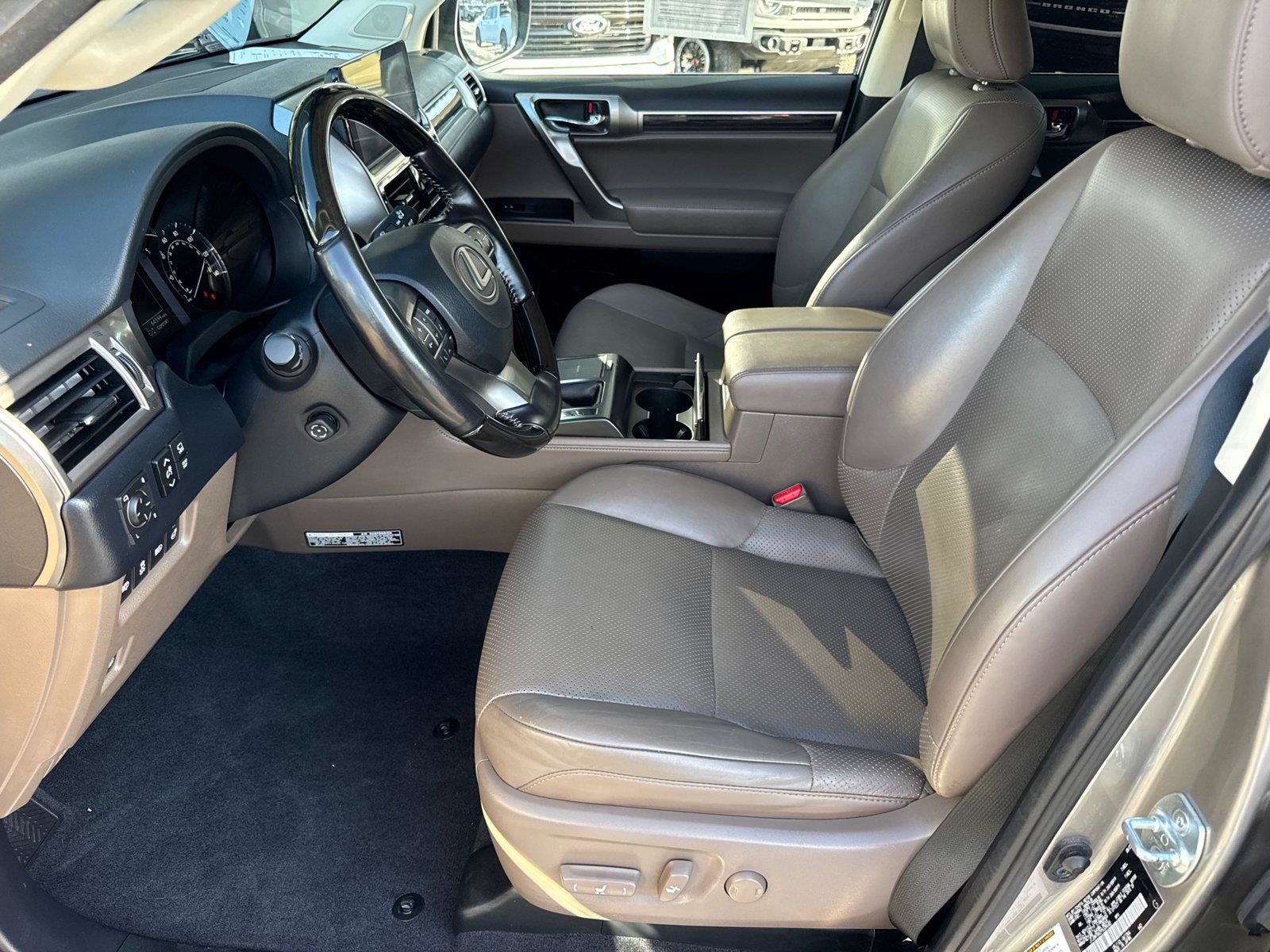 Used 2023 Lexus GX 460 Luxury w/ Sport Design Package AWD/4WD image 24